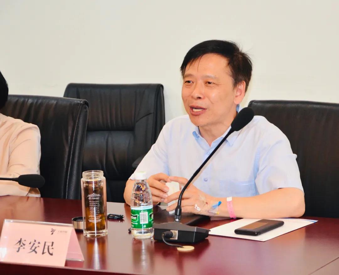 李安民会长对北京鄂尔多斯企业商会余会长一行的到来表示热烈欢迎,就